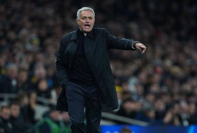 Μουρίνιο : “Το πρόβλημα είναι το VAR και όχι ο διαιτητής”