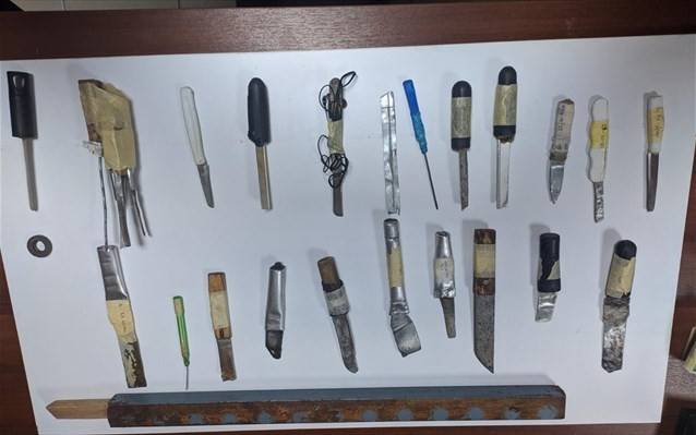 Μαχαίρια, αυτοσχέδια σουβλιά και… παιχνιδομηχανή στις φυλακές Κορυδαλλού και Χανίων (ΦΩΤΟ)