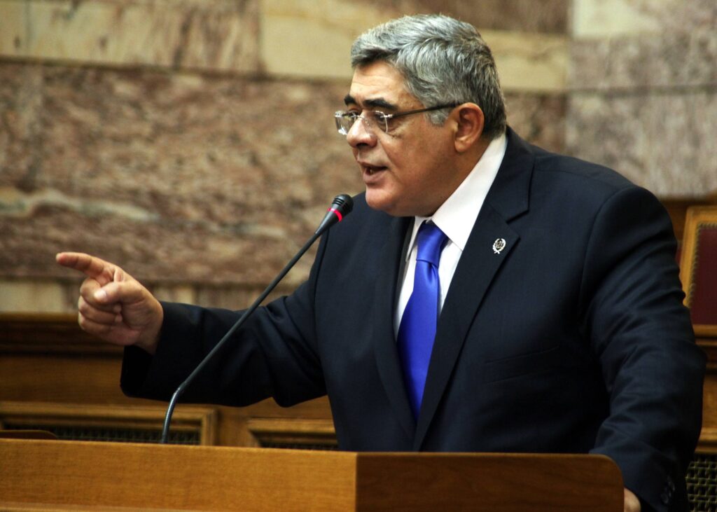 Μιχαλολιάκος: Είμαι περήφανος που πηγαίνω φυλακή για τις ιδέες μου,Παραδόθηκε ο Κασιδιάρης