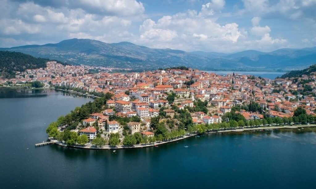 Σε lockdown από αύριο Καστοριά: Λειτουργία τηλεφωνικής γραμμής υποστήριξης