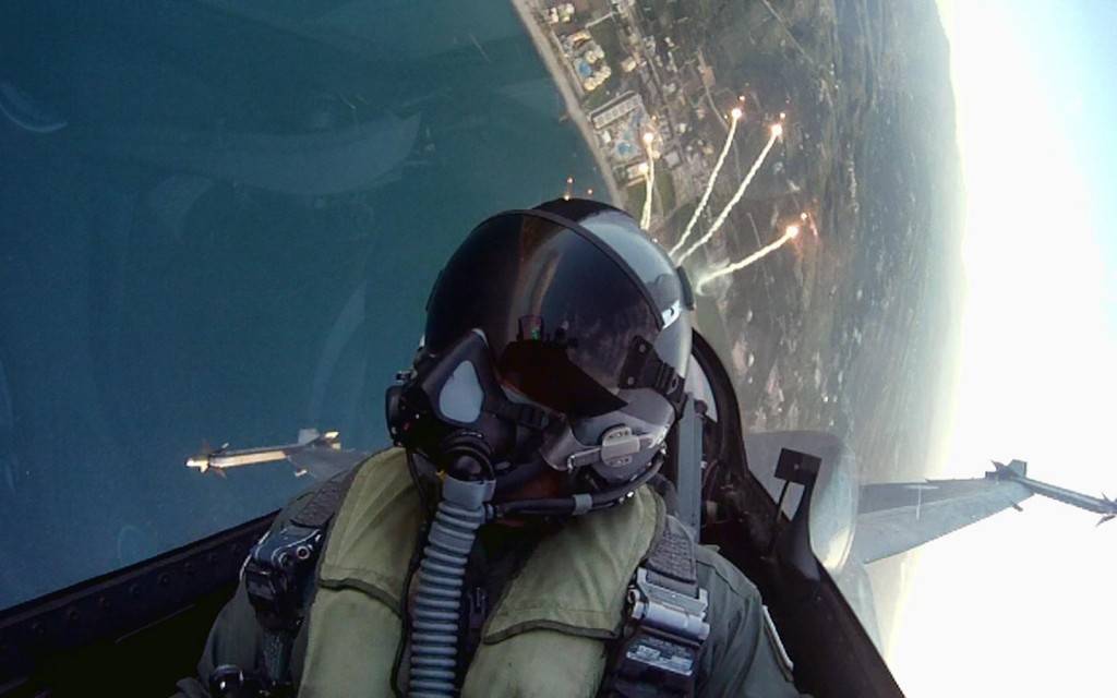 «Ελληνες σηκώστε ψηλά το κεφάλι»- Επίκαιρο όσο ποτέ το μήνυμα του σμηναγού που συγκίνησε όλη την Ελλάδα.