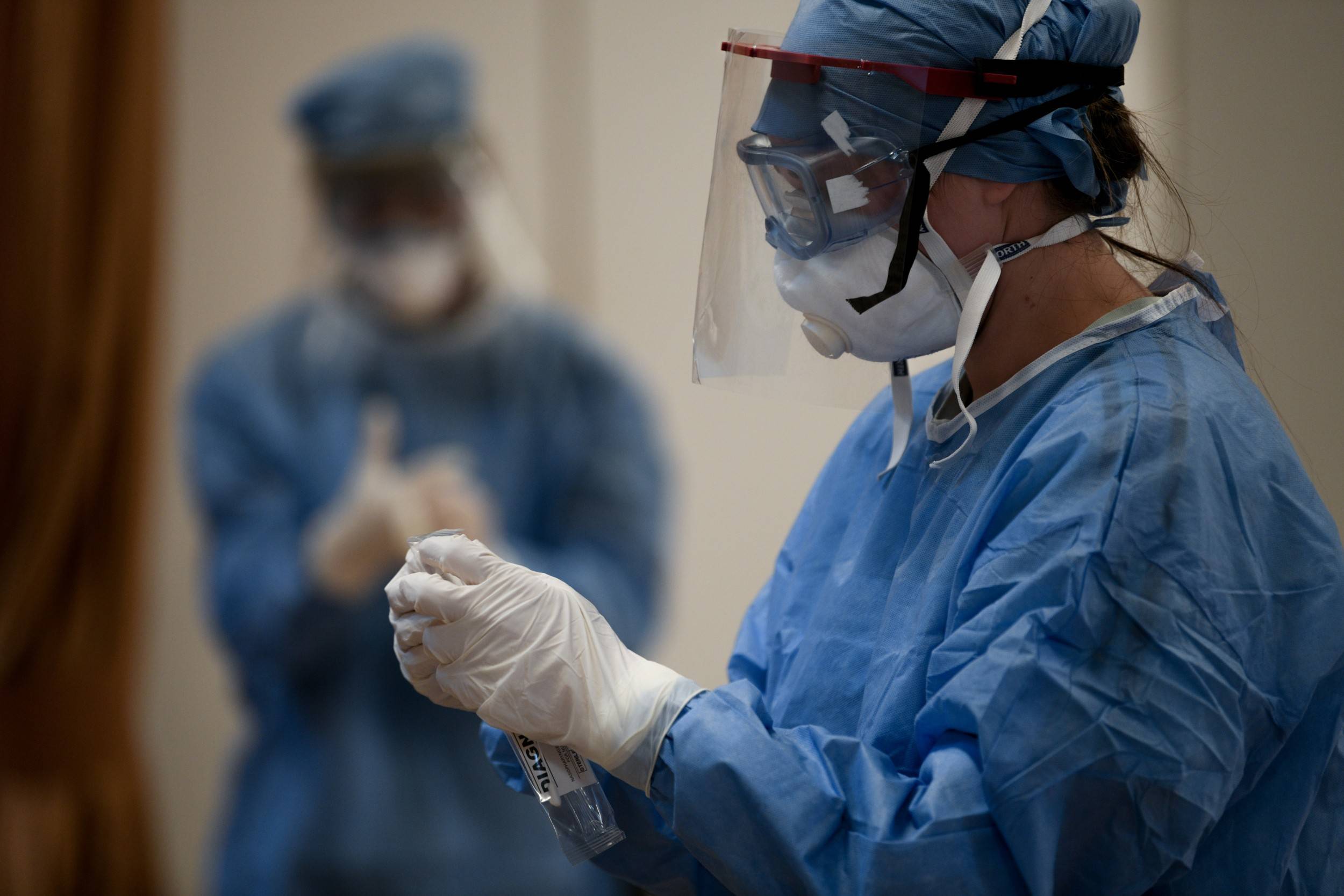 Κορωνοϊός: 882 κρούσματα ανακοίνωσε ο ΕΟΔΥ, 90 σε ΜΕΘ