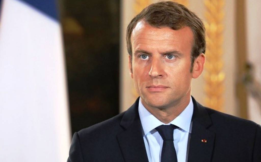 Σκίτσα του Charlie Hebdo που σατιρίζουν τον Μωάμεθ σε κυβερνητικά κτίρια της Γαλλίας με εντολή του Εμανουέλ Μακρόν