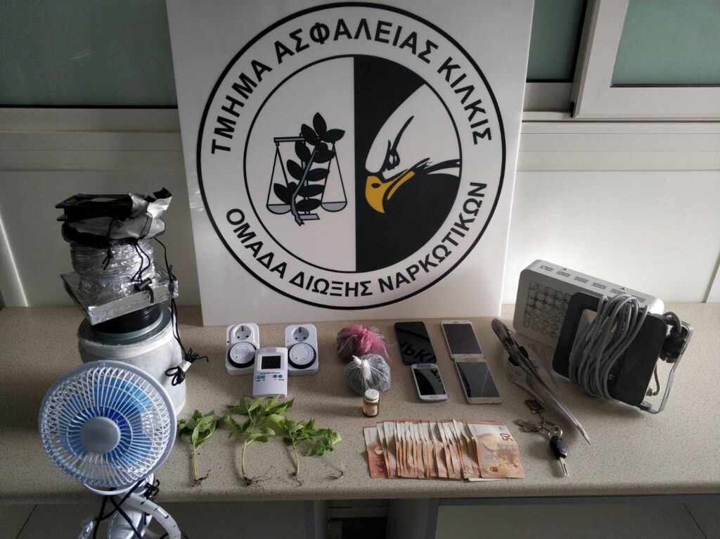 Πέλλα: Ραφιέρα έκρυβε δωμάτιο με εργαστήρι κάνναβης (Βίντεο)