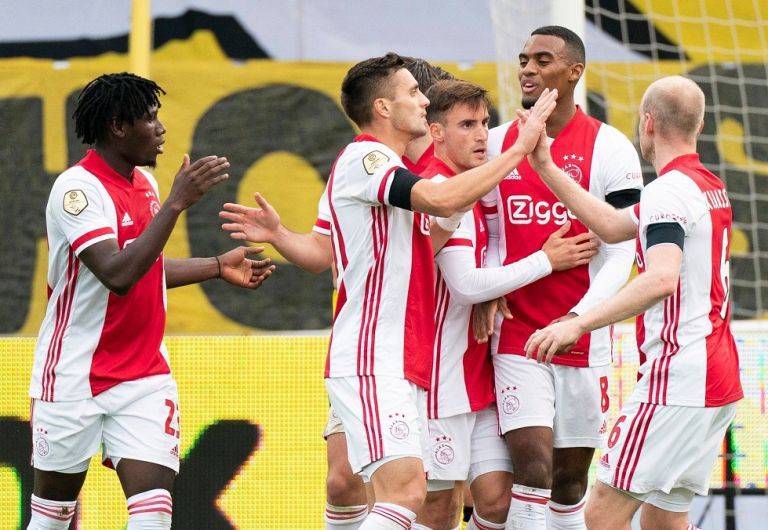 Βόμβα με έντεκα κρούσματα στον Άγιαξ!