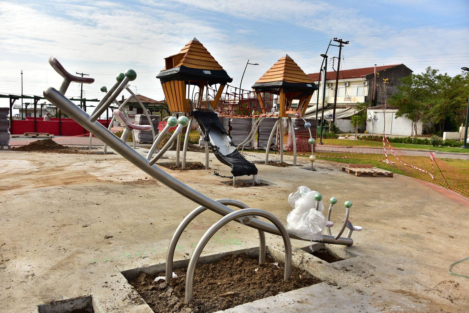 Ξεκίνησε η κατασκευή παιδικής χαράς στη Ν. Ηράκλεια