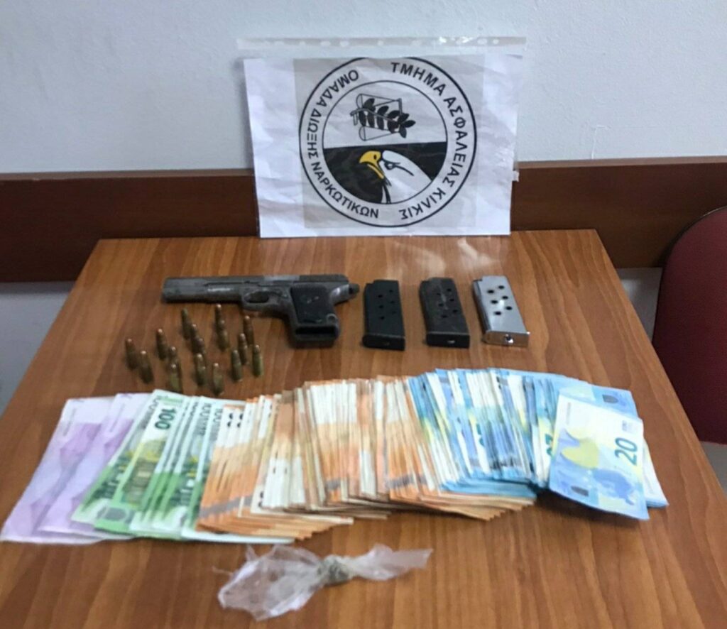 Θεσσαλονίκη: Έκρυβε όπλα και ναρκωτικά στο σπίτι του