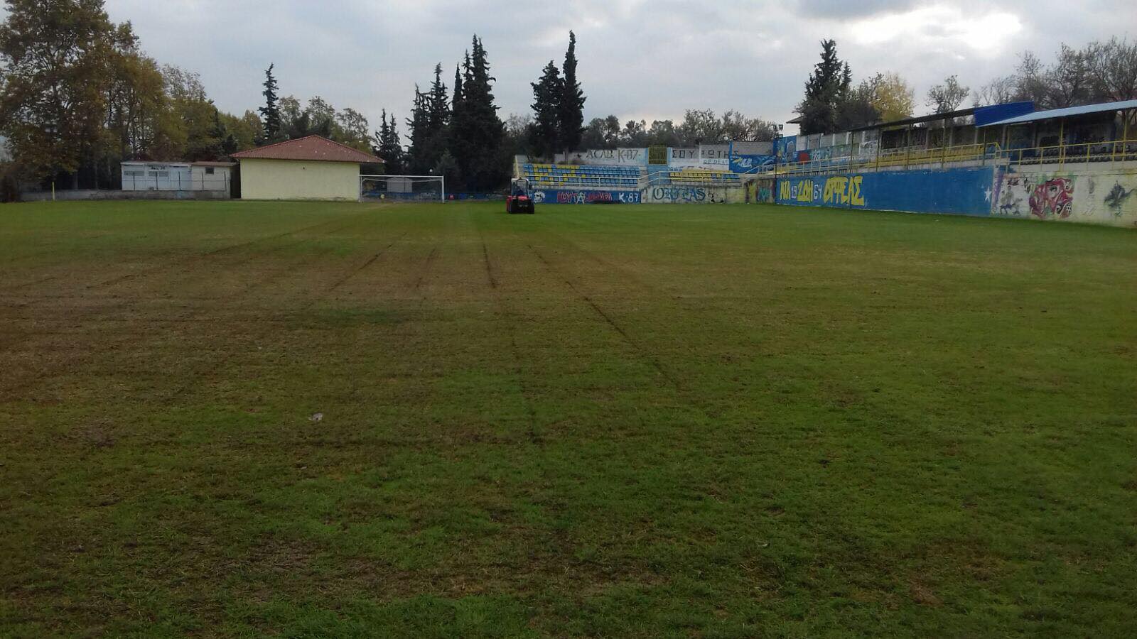 Θέρμη: Εργασίες συντήρησης των δημοτικών ποδοσφαιρικών γηπέδων