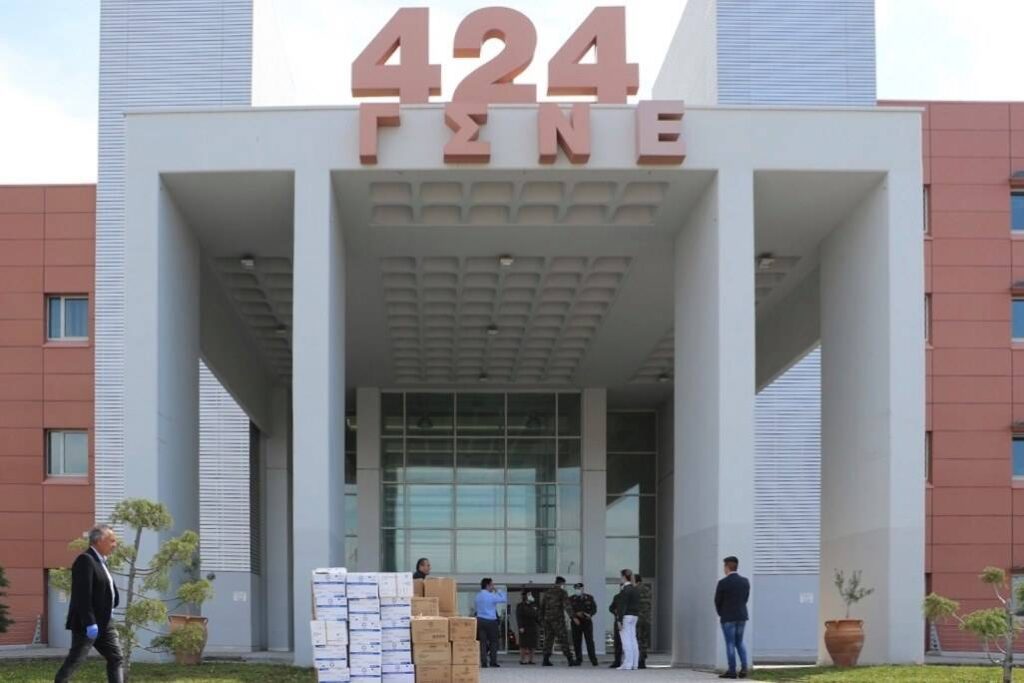 Κινητή υγειονομική μονάδα εκτάκτων αναγκών στο… πάρκινγκ του 424 Θεσσαλονίκης.