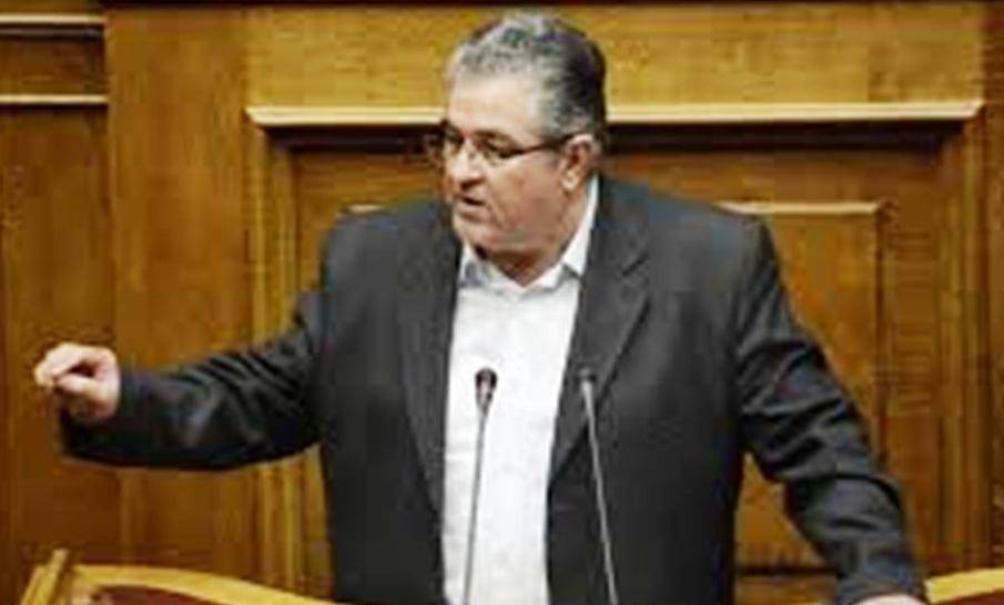 Αψήφισε τις απαγορεύσεις και πραγματοποίησε μίνι πορεία το ΚΚΕ