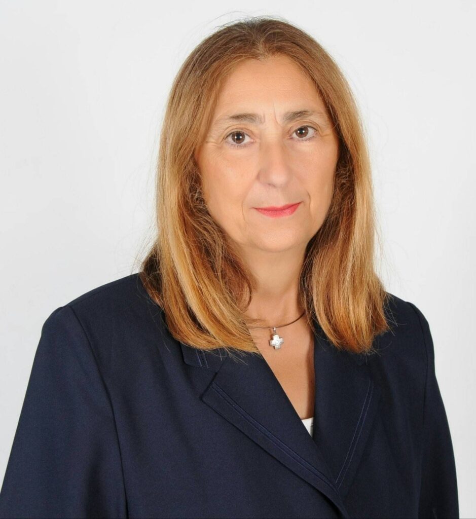 Μαρία Αθανασίου (Ελληνική Λύση) Από τα βουλευτικά έδρανα στη μάχη κατά της πανδημίας.