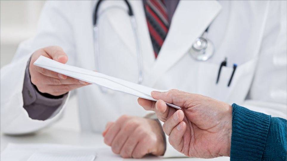 Θεσσαλονίκη: Σύλληψη πανεπιστημιακού γιατρού για «φακελάκι»