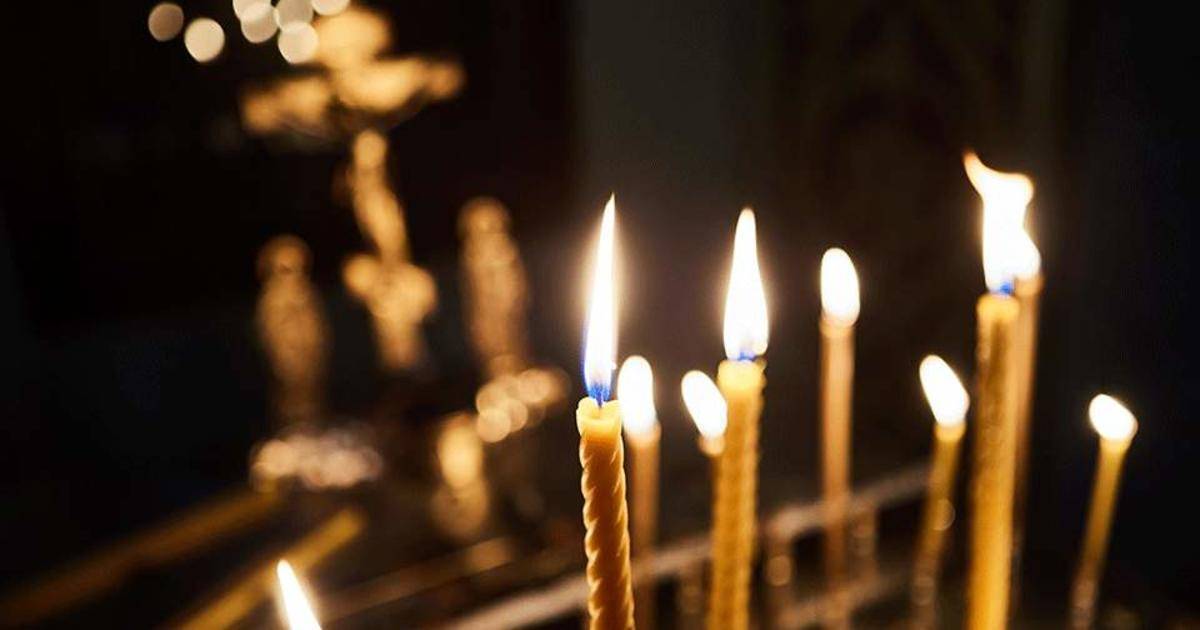 Ανοιχτές εκκλησίες τα Χριστούγεννα ζητούν οι κληρικοί.