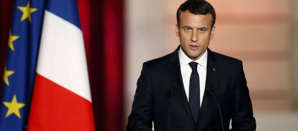 Ο Μακρόν σκληραίνει τη στάση του – Eτοιμάζεται να κλείσει δεκάδες τζαμιά στην Γαλλία.