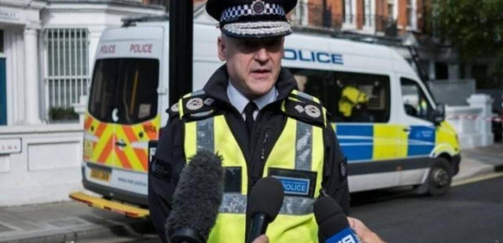 Λονδίνο: Αυτοκίνητο έπεσε πάνω σε κόσμο!