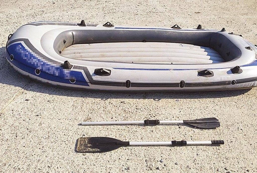 Διακινητές μετέφεραν με βάρκα παράνομους μετανάστες από την Τουρκία στην Ελλάδα, μέσω του ποταμού Έβρου.