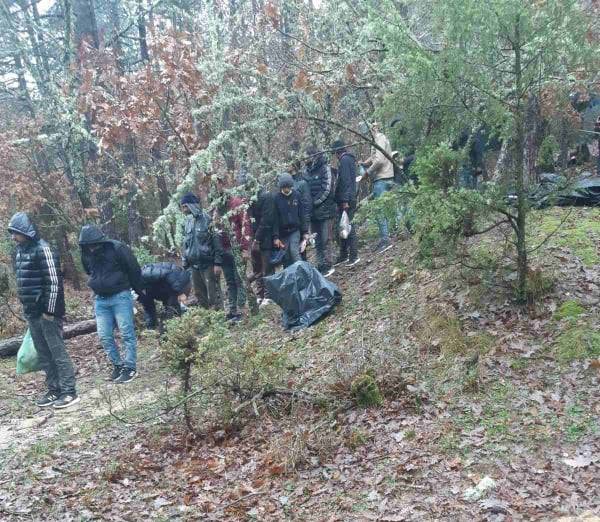 Κατά εκατοντάδες περνούν οι παράνομοι μετανάστες από τον Έβρο