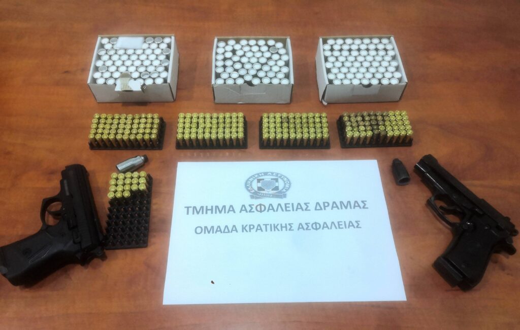 Σύλληψη άνδρα στη Δράμα. Έκρυβε πιστόλια κρότου-αερίου και φυσίγγια στο σπίτι του.