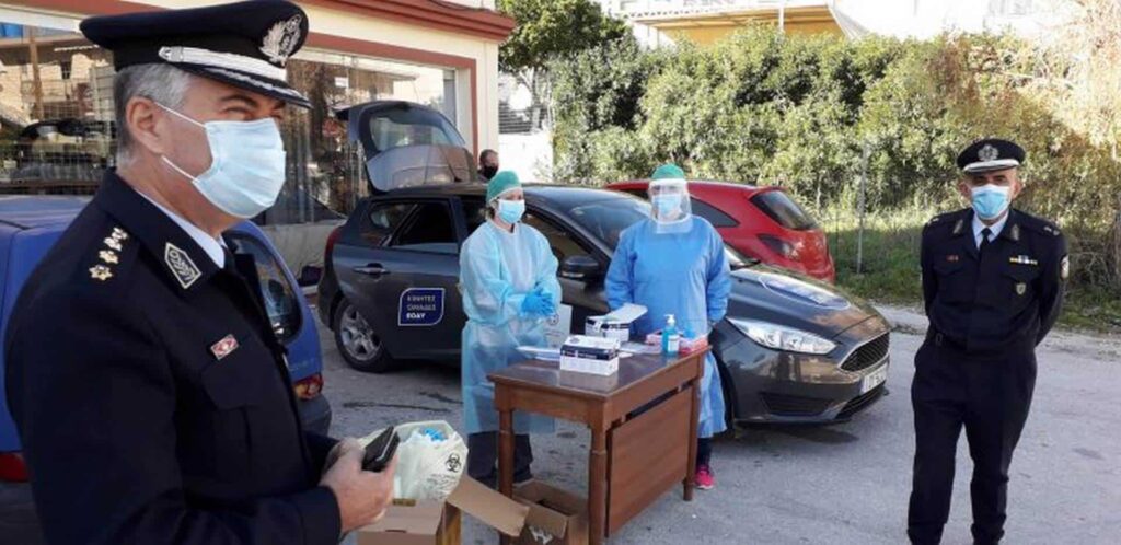 Χειροπέδες και πρόστιμο σε 41χρονο που αρνήθηκε να υποβληθεί σε rapid test στους Ευζώνους.