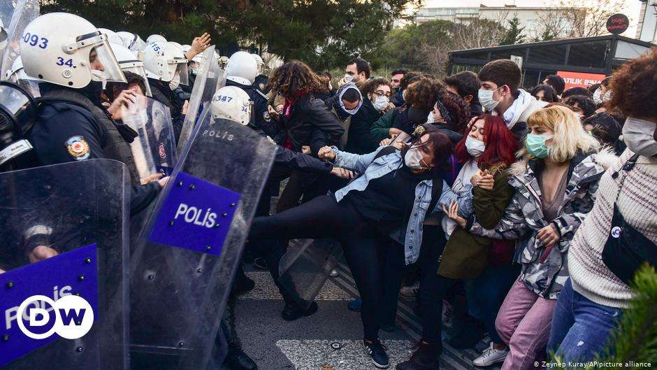 Τουρκία: 17 συλλήψεις μετά τη διαδήλωση φοιτητών στην Κωνσταντινούπολη