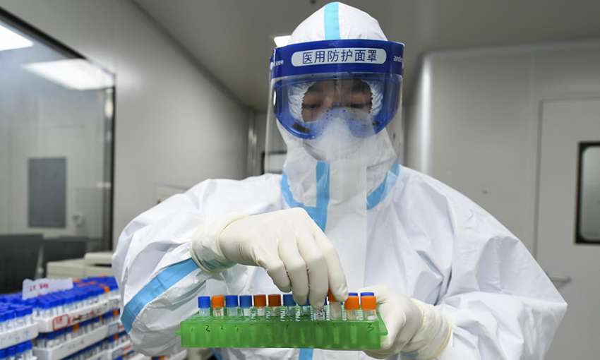 Απίστευτο: Υποβάλλουν σε πρωκτικό τεστ κορωνοϊού τους ταξιδιώτες εξωτερικού – «Είναι πιο αποτελεσματικά» τονίζουν