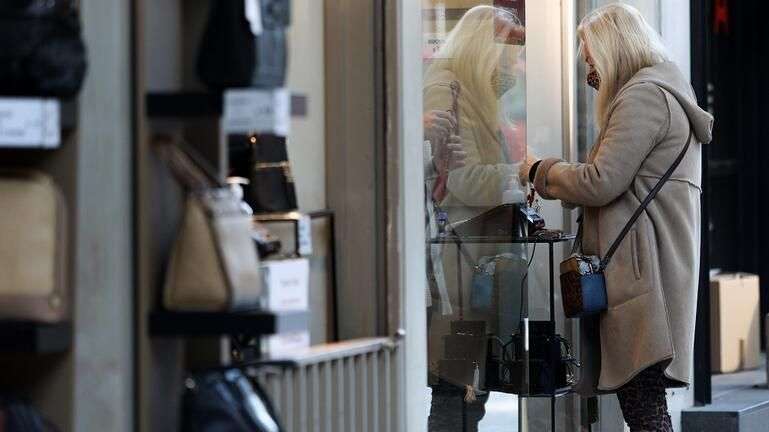 «Ναι» στο άνοιγμα του λιανεμπόριου από τους λοιμωξιολόγους.