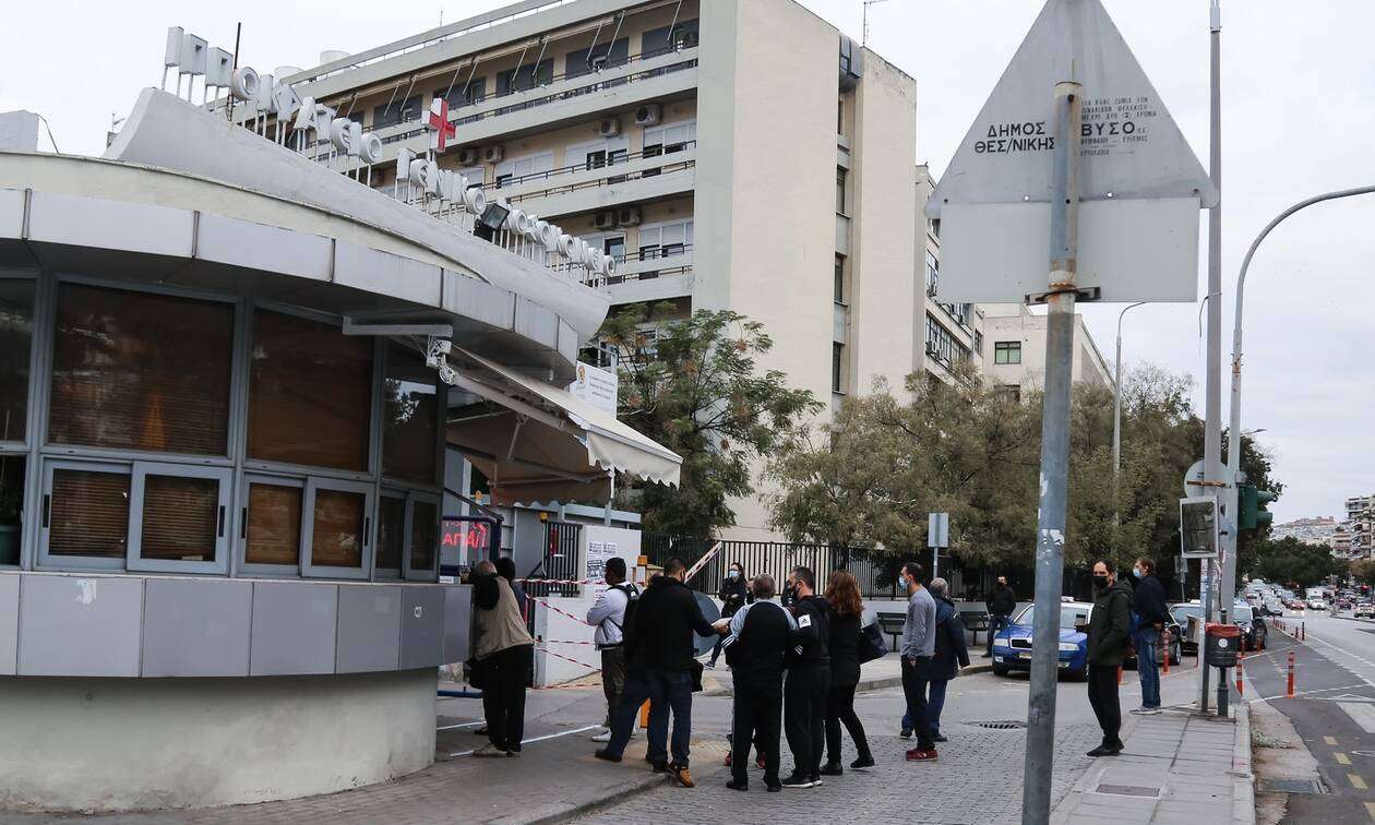 Θεσσαλονίκη: Αγωνία για τετράχονο κοριτσάκι που έπεσε από μπαλκόνι τρίτου ορόφου