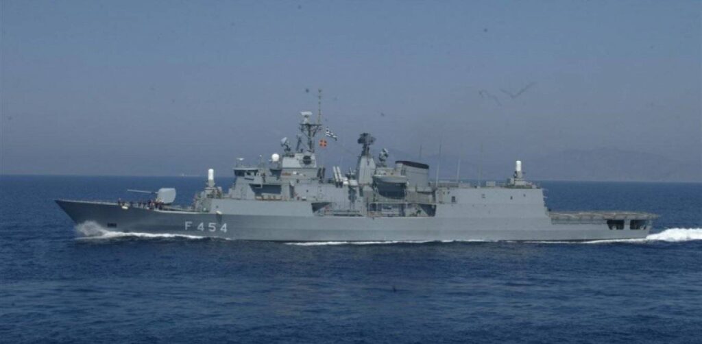 Και τουρκική φρεγάτα στην περιοχή που πλέει το ΤΣΕΣΜΕ