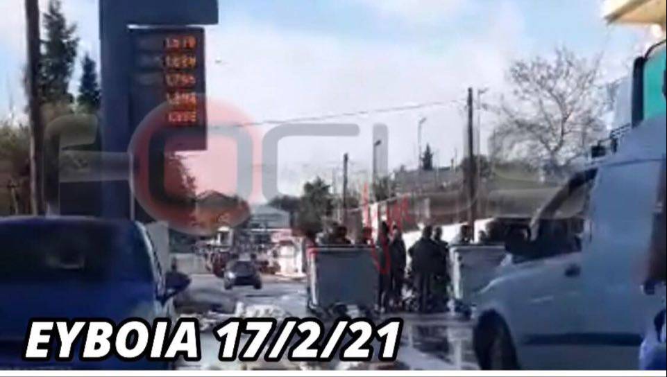 Παράνομοι μετανάστες στην Εύβοια έκλεισαν δρόμο και δεν επέτρεπαν στα αυτοκίνητα να περάσουν – «No Money -no food» φώναζαν