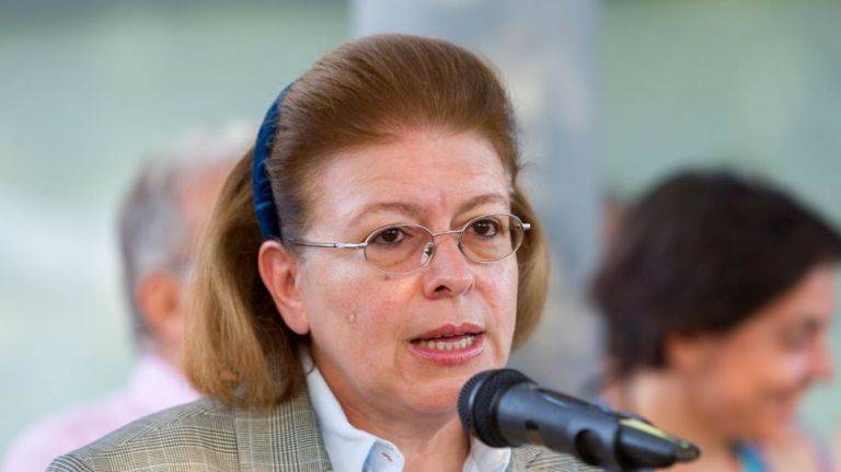 Καλύπτει Λίνα Μενδώνη το Μαξίμου.