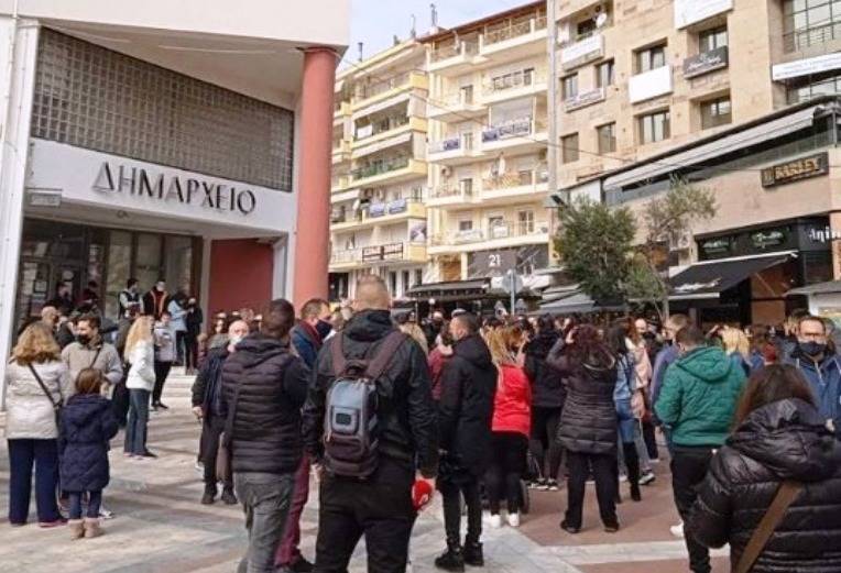 ΗΧΗΤΙΚΟ: «Δεν κάνουμε πίσω»-Στα κάγκελα οι κάτοικοι του δήμου Κορδελιού-Ευόσμου – Προγραμματίζουν νέα συγκέντρωση.