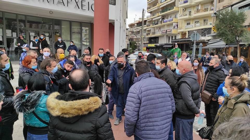 Διαμαρτυρία των κατοίκων του Εύοσμου για το αυστηρό Lockdown και για τη δημιουργία hotspot παράνομων μεταναστών- (ΦΩΤΟ - ΒΙΝΤΕΟ)