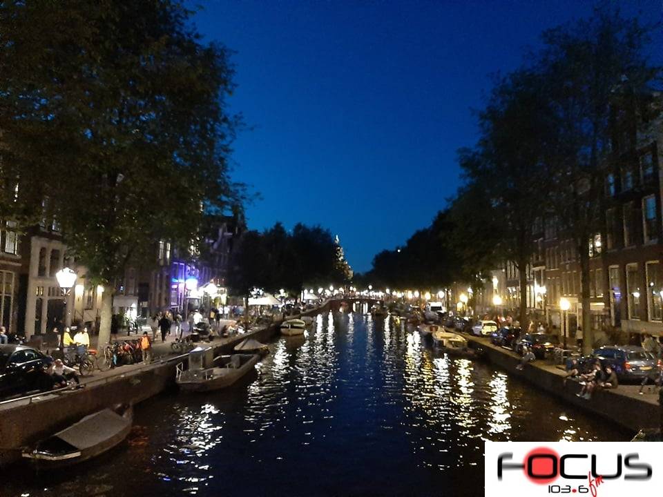 Ολλανδία: Δικαστήριο διατάζει να αρθεί η νυκτερινή απαγόρευση κυκλοφορίας.