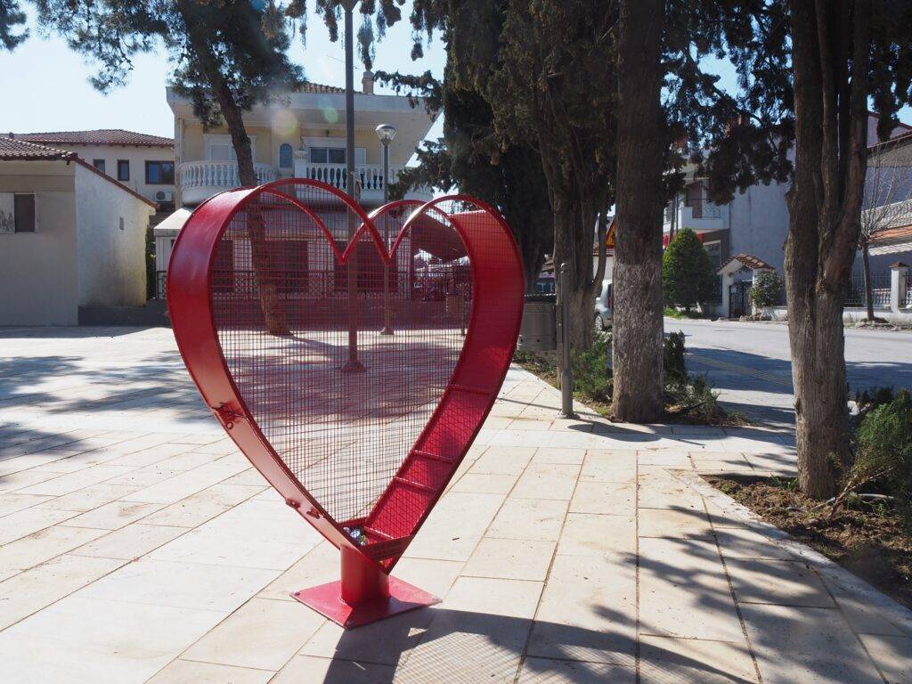 Σύμβολο αλληλεγγύης η «κόκκινη» καρδιά της Καρδίας