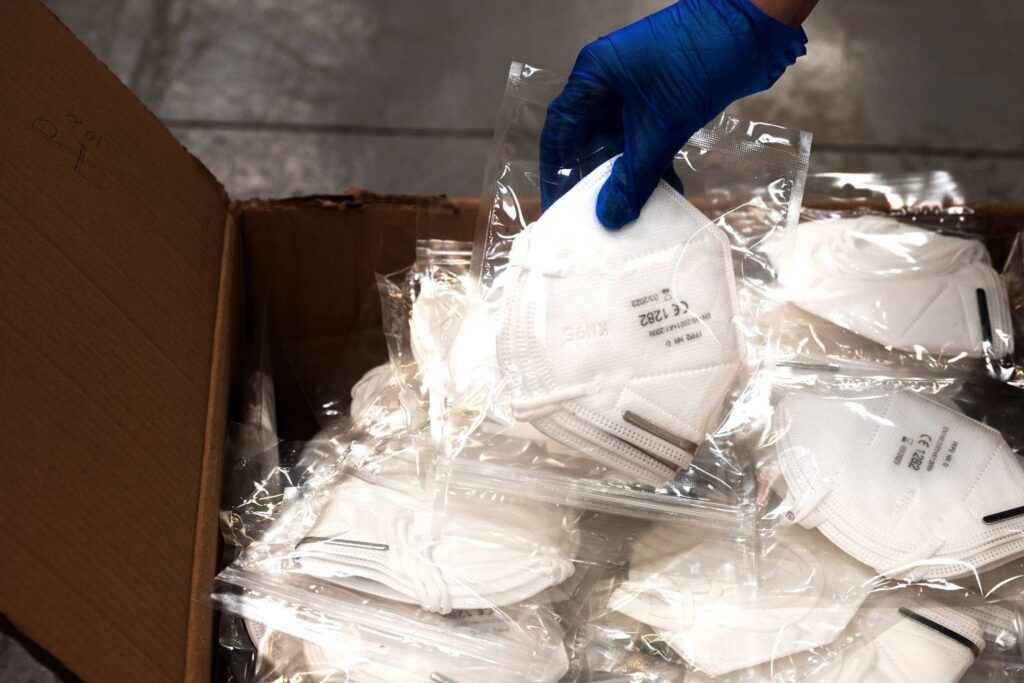 Σκάνδαλο στη Γερμανία-Βουλευτές έπαιρναν μίζες για την αγορά μασκών