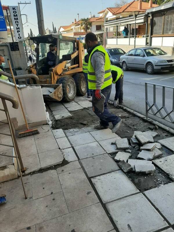 Δ. Ωραιοκάστρου: Μέσω τηλεφώνου και email τα αιτήματα πολιτών για την αποκατάσταση φθορών σε δρόμους και πεζοδρόμια