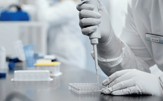 H Pfizer ξεκινά κλινικές δοκιμές σε χάπι κατά του κορωνοϊού