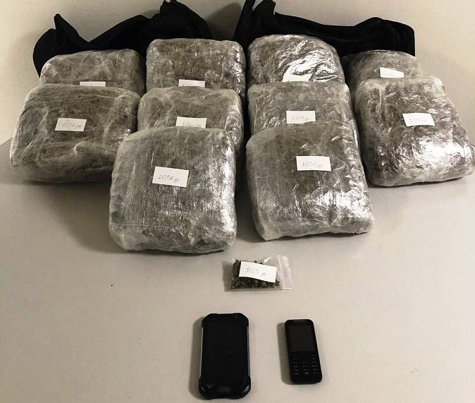 Συνελήφθη 46χρονος με πάνω απο 10 κιλά κάνναβης κρυμμένα στο βιβλιοπωλείο του