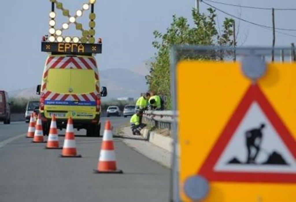 Εργασίες υλοτόμησης επικίνδυνων δέντρων στην Εθνική Οδό 2 Θεσσαλονίκης-Έδεσσας
