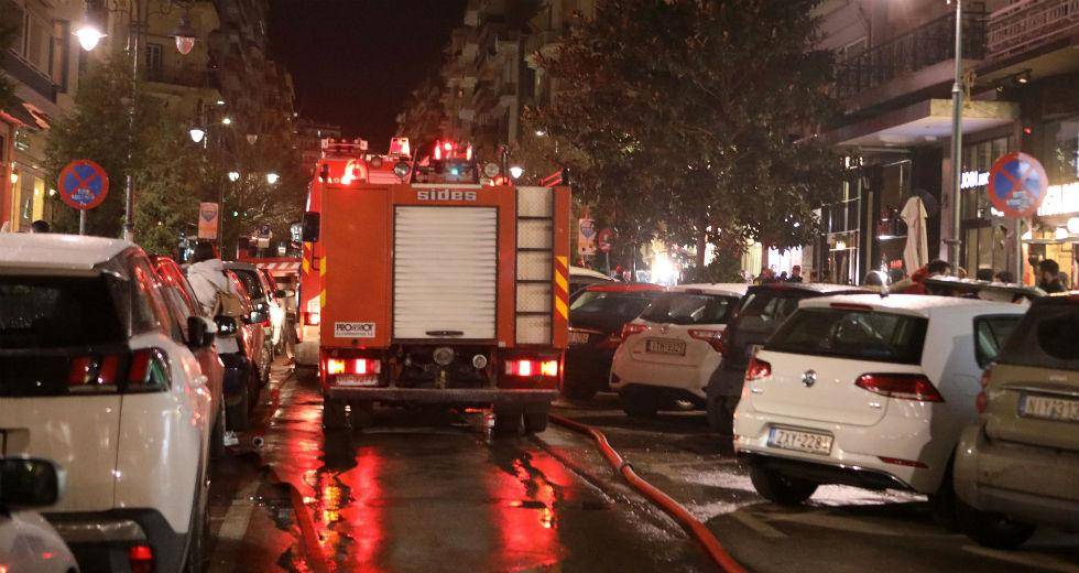 Θεσσαλονίκη: Επίθεση με γκαζάκια σε σπίτι πρώην δικαστικού- Εμπρησμός σε αυτοκίνητο