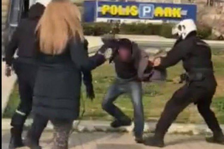 Νέα Σμύρνη: Σε διαθεσιμότητα ο αστυνομικός για τον ξυλοδαρμό πολίτη