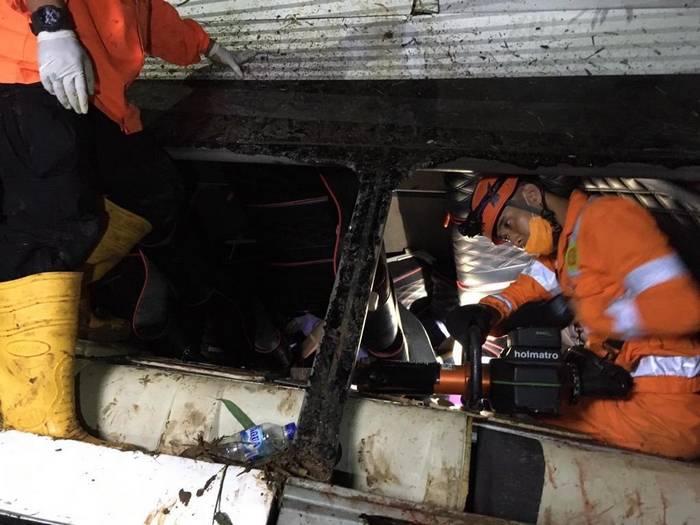 Ινδονησία: 27 νεκροί από πτώση λεωφορείο σε χαράδρα