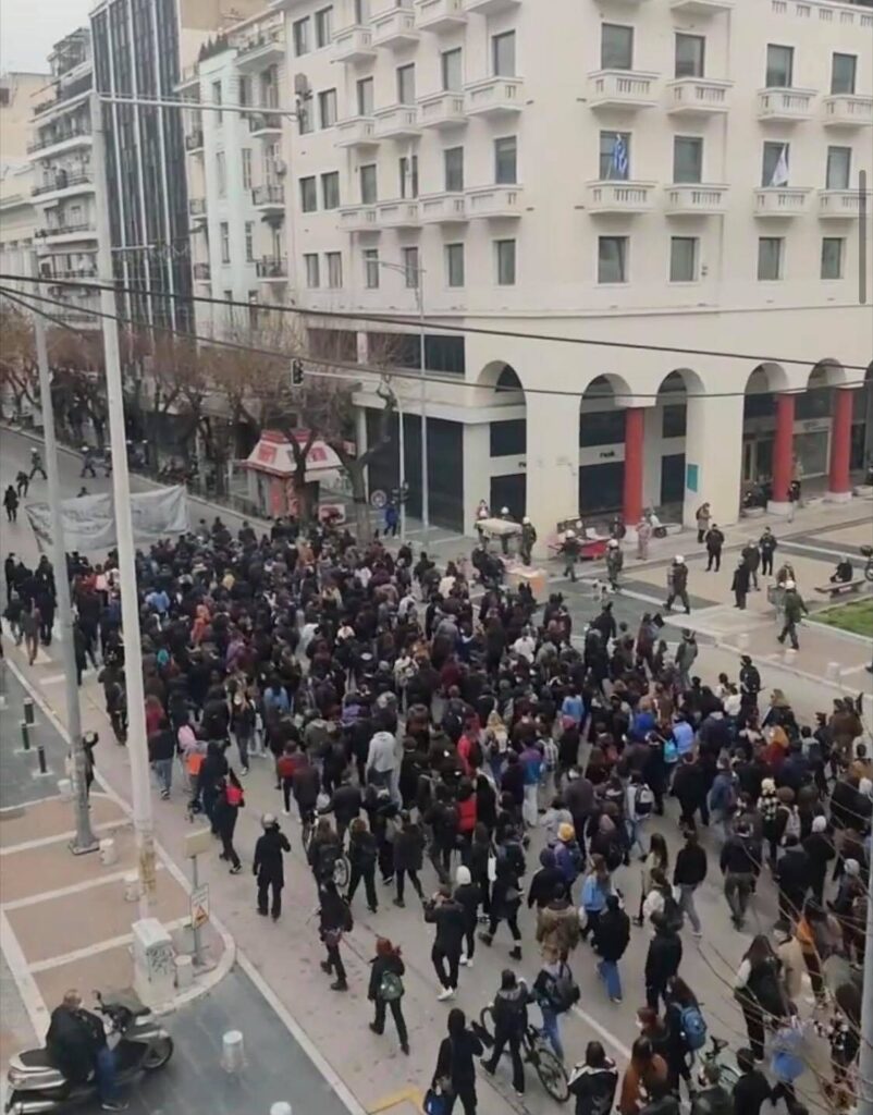 ΤΩΡΑ: Συγκέντρωση ατόμων αυτή την ώρα κατά της επιχείρησης εκκένωσης στο ΑΠΘ