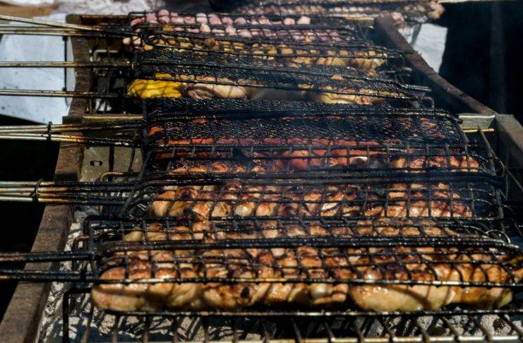 Συνελήφθη ιδιοκτήτης ψητοπωλείου στη Θεσσαλονίκη-Εξυπηρετούσε 12 καθήμενους πελάτες