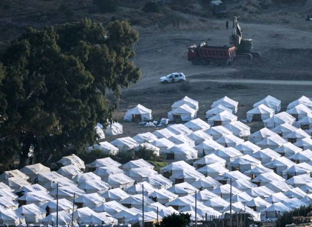 Εκκενώνεται για να κλείσει ο καταυλισμός παράνομων μεταναστών στο Μαυροβούνι της Λέσβου