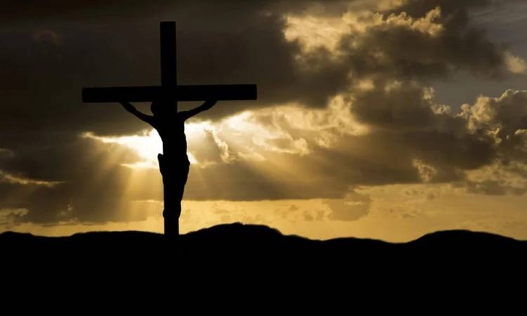 “Σήμερον κρεμάται επί ξύλου” ψάλλει ο Αρχιεπίσκοπος Χριστόδουλος