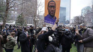 Ένοχος για τη δολοφονία του Τζορτζ Φλόιντ ο πρώην αστυνομικός, Ντέρεκ Σόβιν.