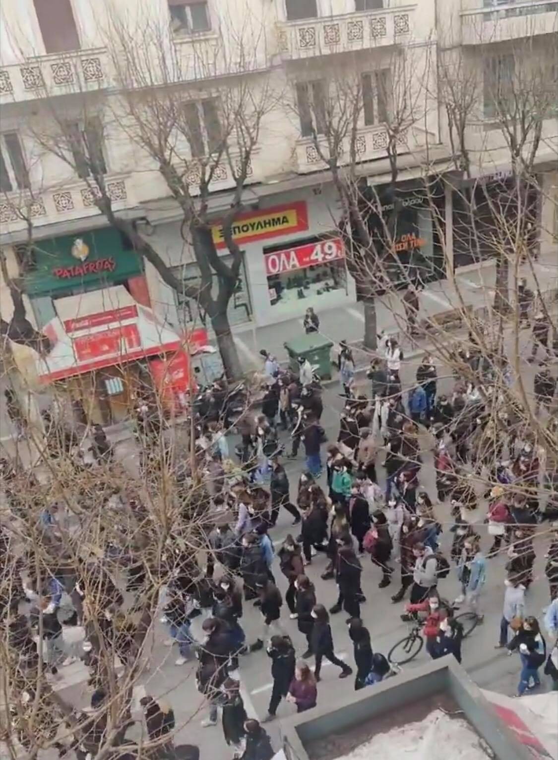 ΤΩΡΑ: Πορεία φοιτητών στο κέντρο της Θεσσαλονίκης