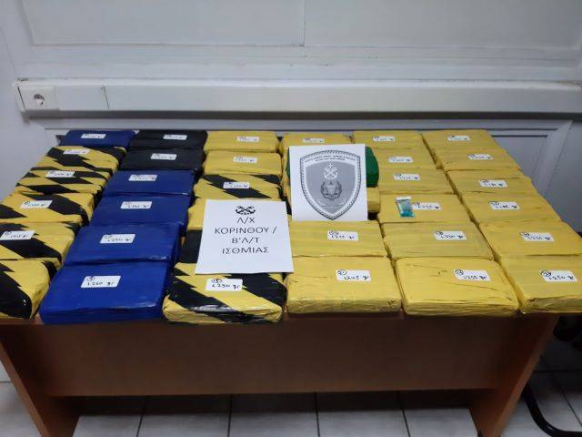 Τουλάχιστον 46 κιλά κοκαΐνης μετέφερε φορτηγό πλοίο που εντοπίστηκε στα Ίσθμια