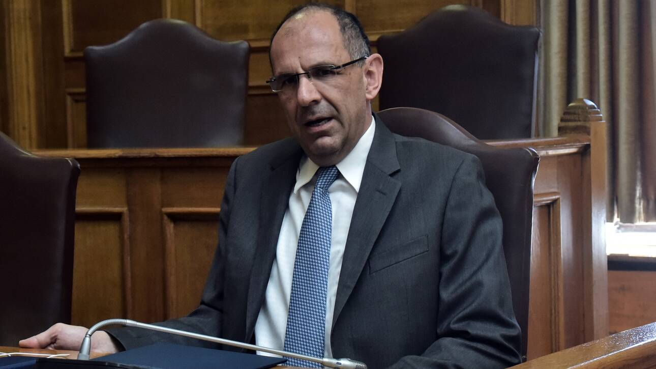 Γεραπετρίτης: Προανήγγειλε υποχρεωτικούς εμβολιασμούς